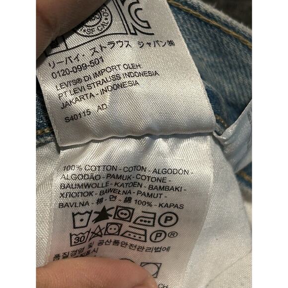 Levi's Womens Jeans Size 27x25 Blue Denim Mom Jeans Cotton Denim Light Wash - Picture 8 of 9